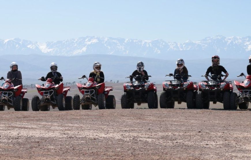 Quad et dromadaire au coucher du soleil au désert d’Agafay